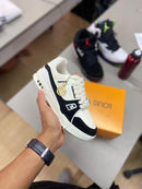 Tênis Louis Vuitton Trainer com Strass